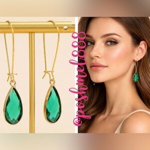 Elegant Emerald Green & Gold Water Drop Crystals Dangle Drop Earrings